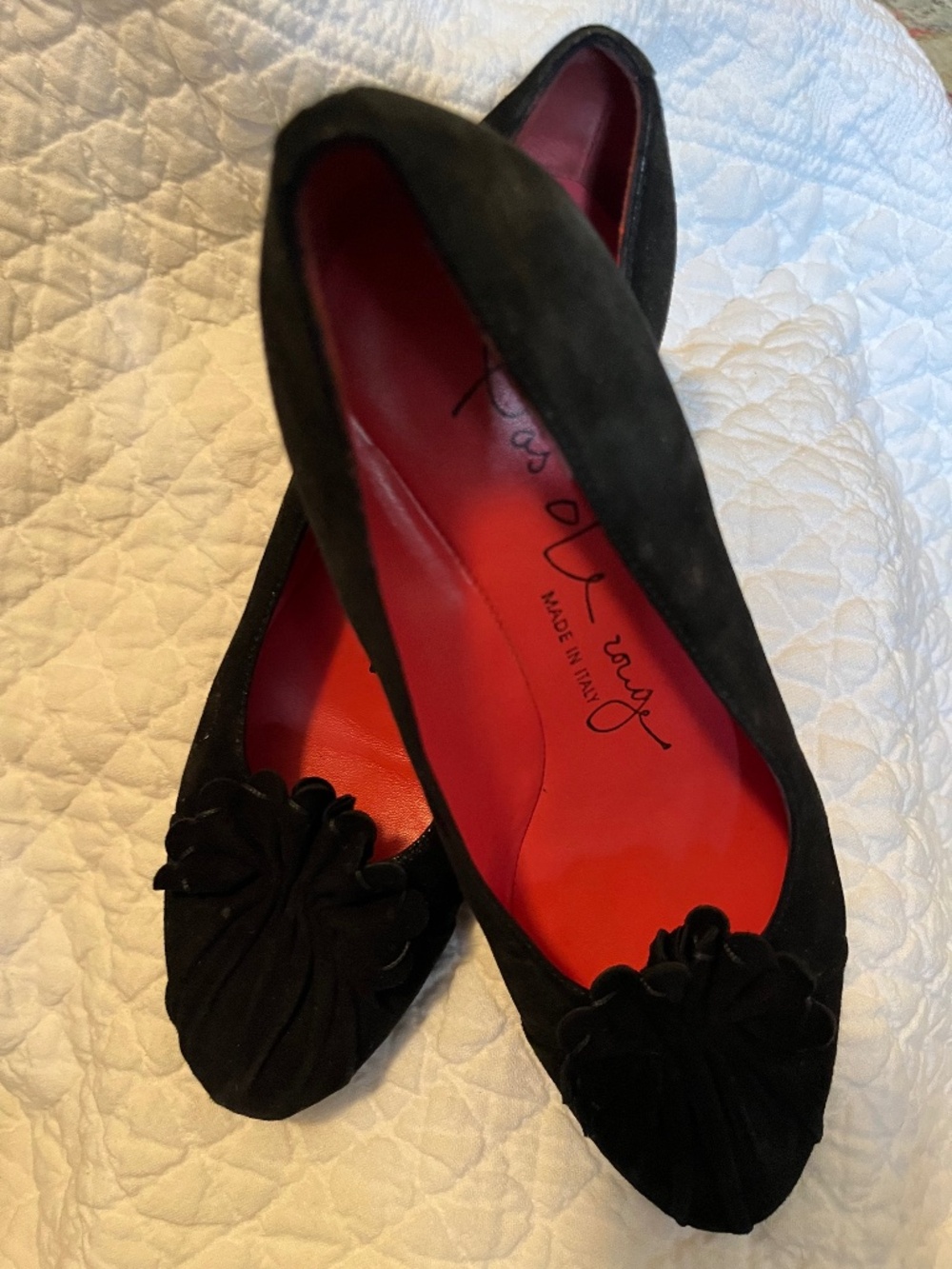 Pas de Rouge, Black Suede wedge pumps